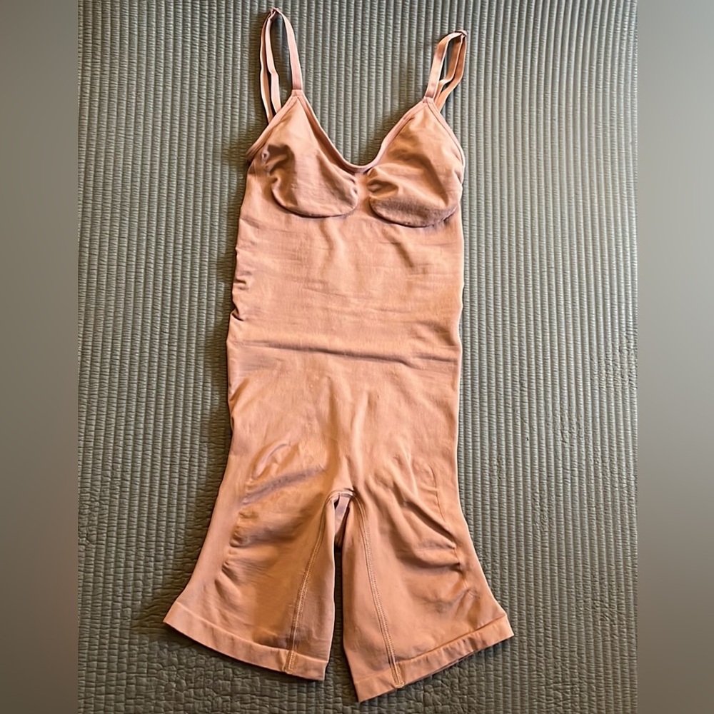 Sculpting Shape wear Sz M